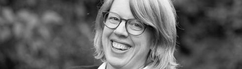 Porträtfoto Diana Heymann im Freien